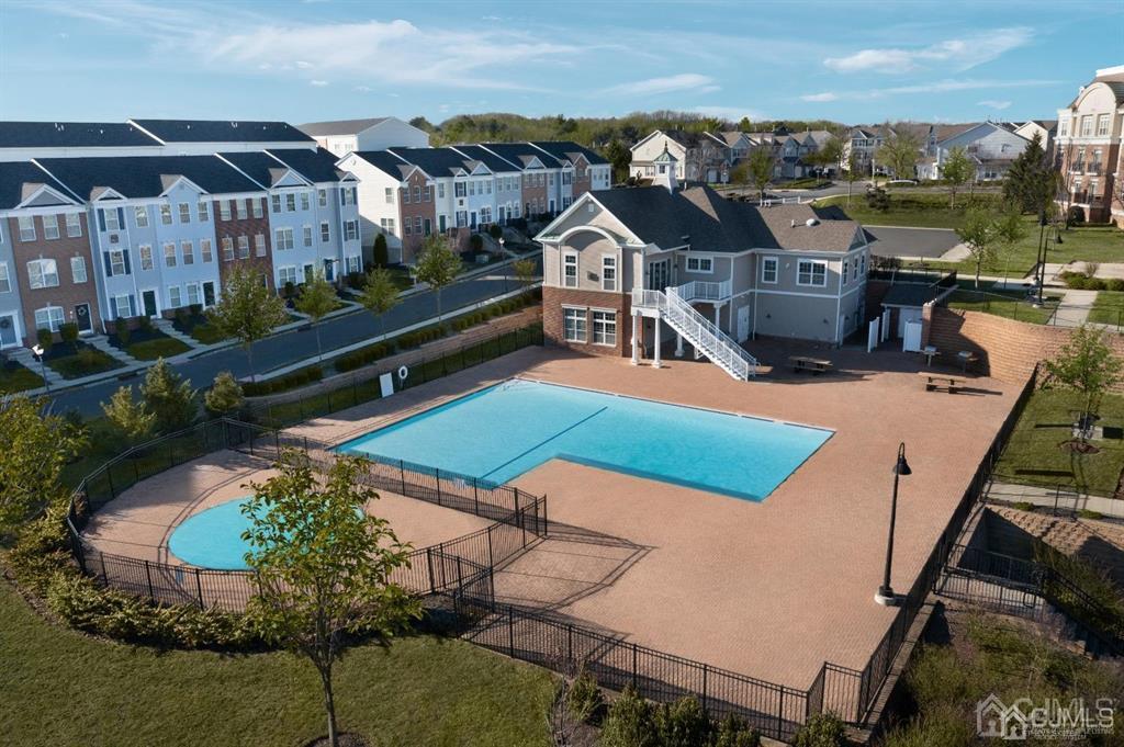 1201 English Ln