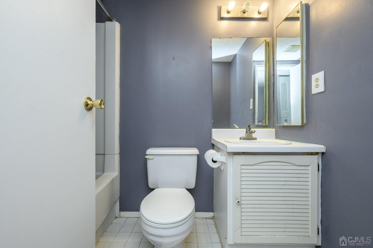 64-64 cottonwood, South Brunswick, NJ, 08852