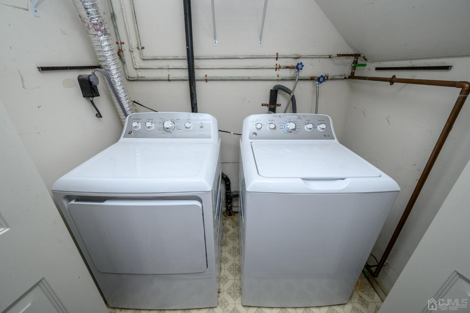 64-64 cottonwood, South Brunswick, NJ, 08852