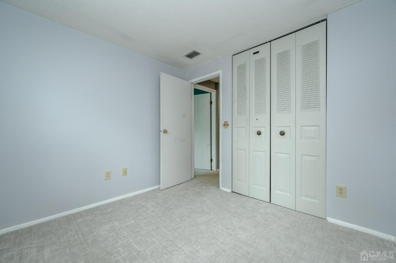 64-64 cottonwood, South Brunswick, NJ, 08852