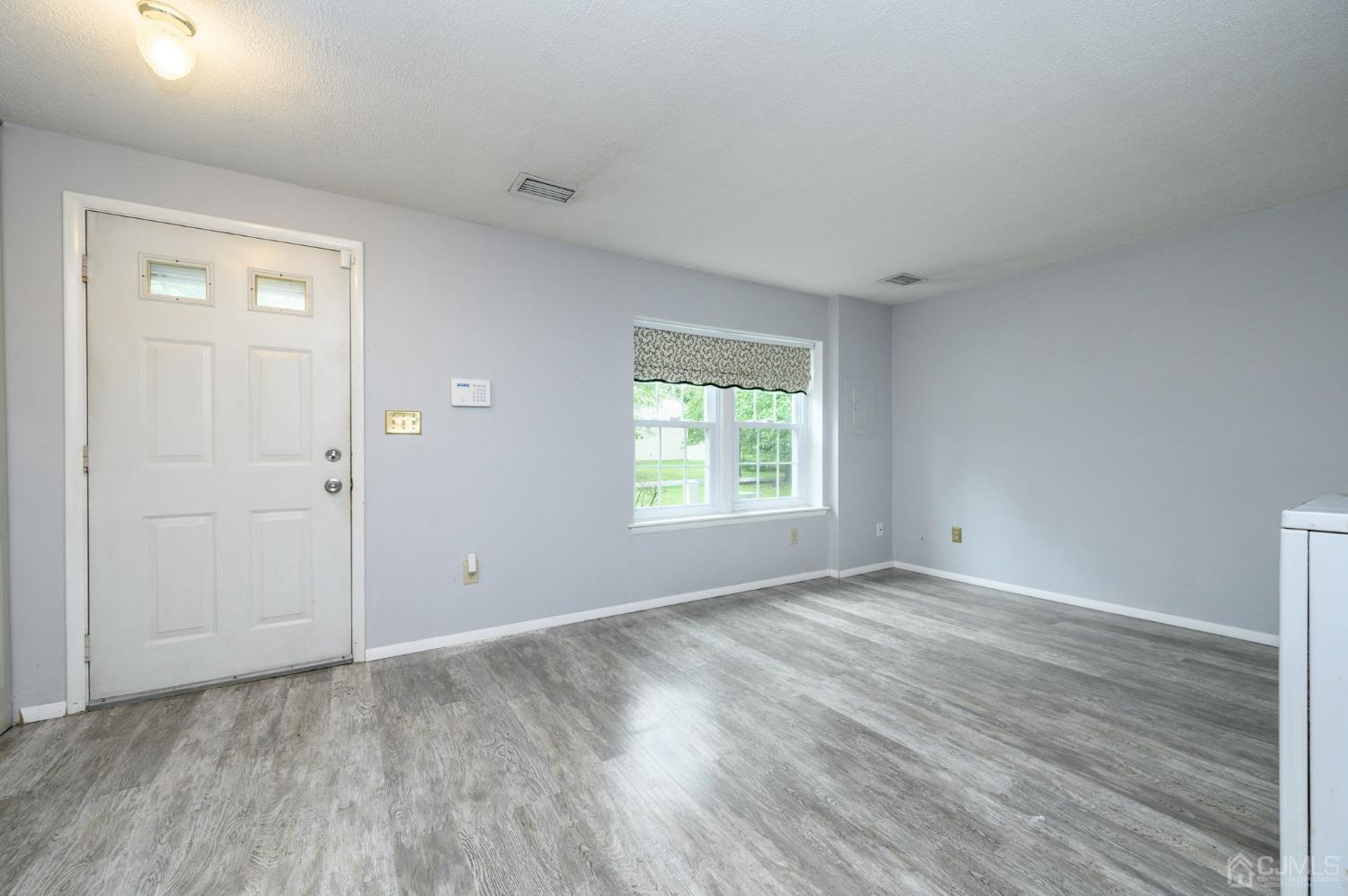 64-64 cottonwood, South Brunswick, NJ, 08852