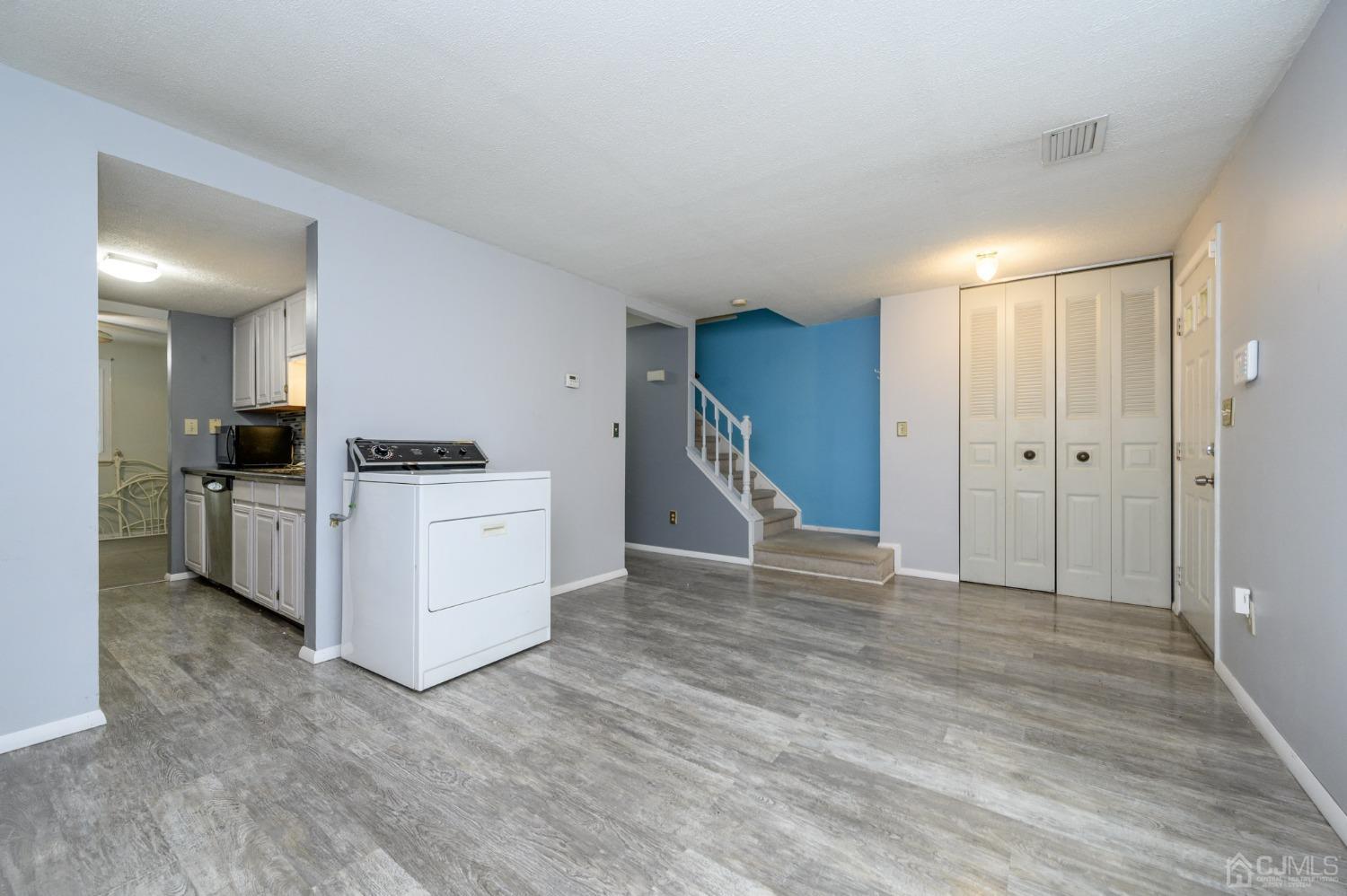 64-64 cottonwood, South Brunswick, NJ, 08852