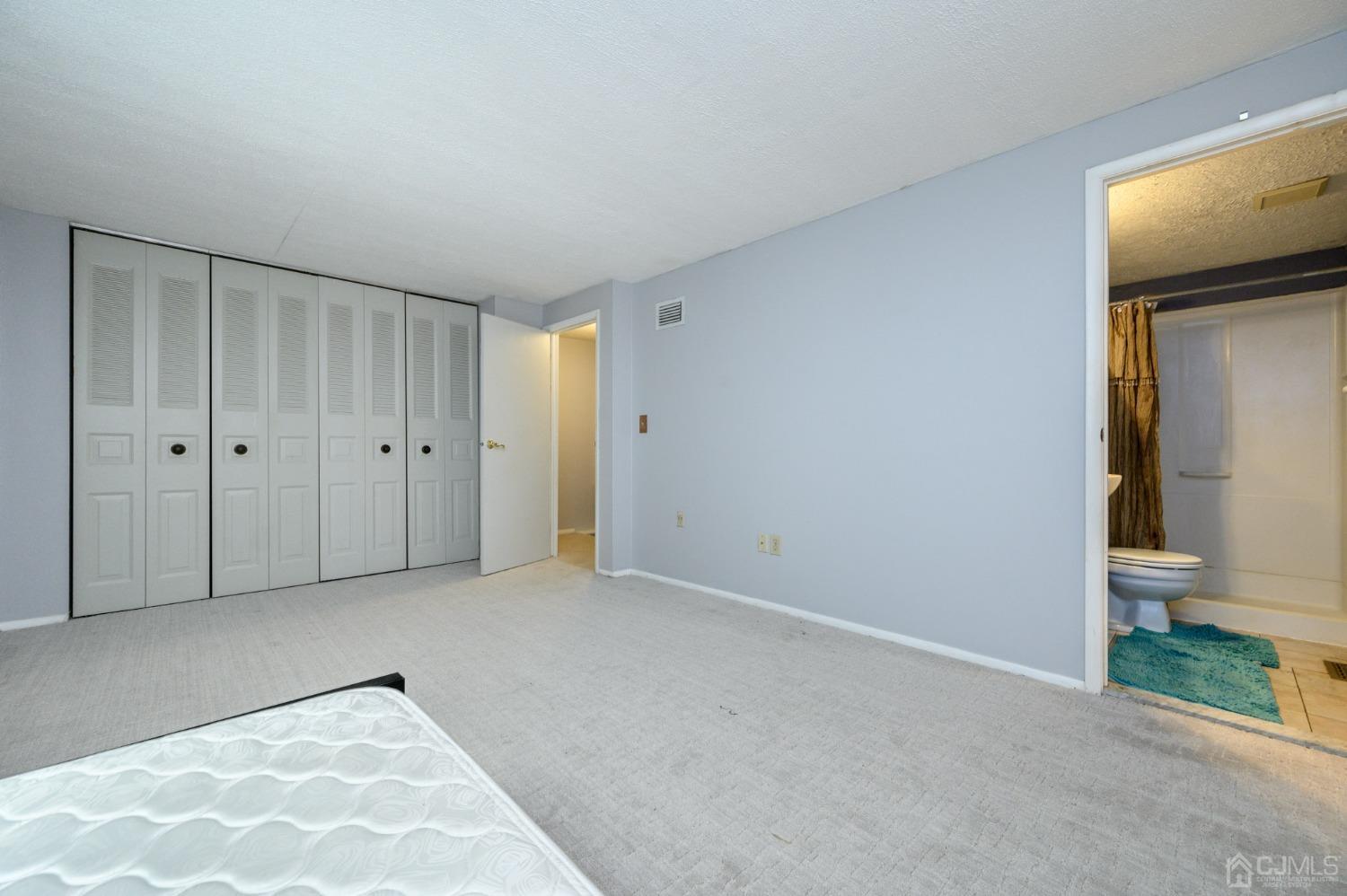 64-64 cottonwood, South Brunswick, NJ, 08852