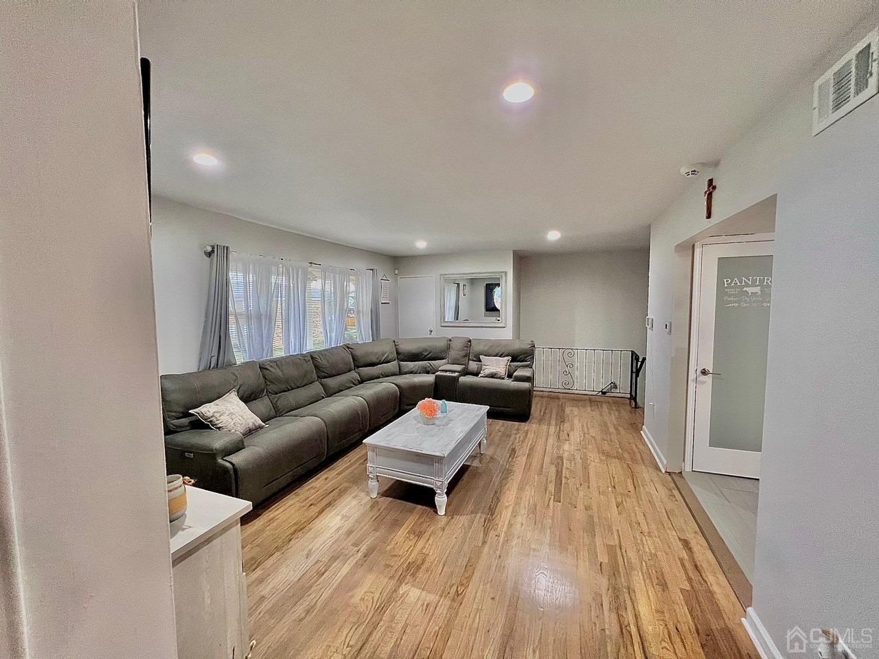 199-199 Evergreen UNIT 5B, Middlesex, NJ, 08837