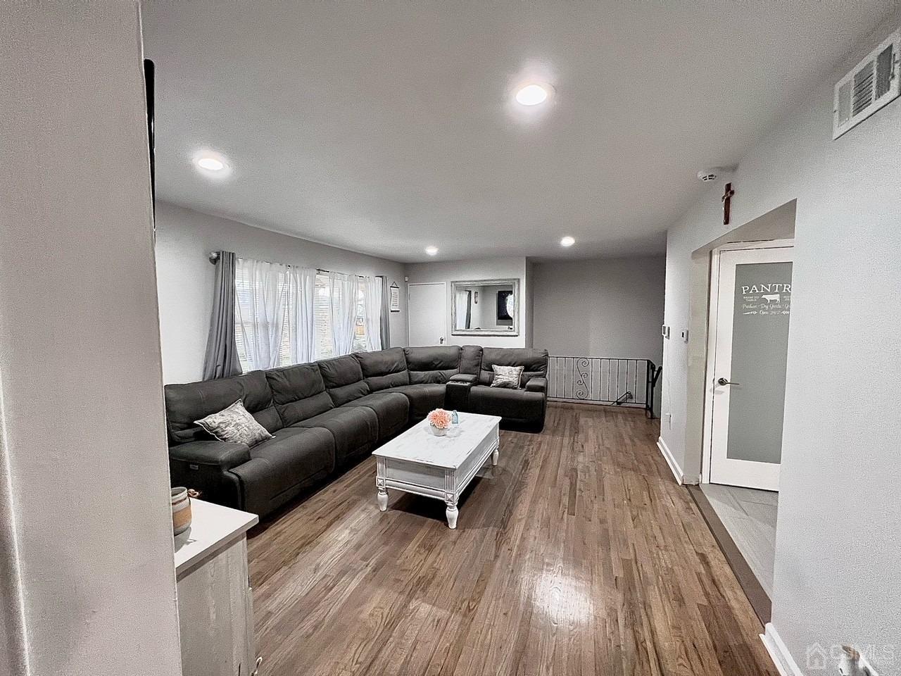 199-199 Evergreen UNIT 5B, Middlesex, NJ, 08837