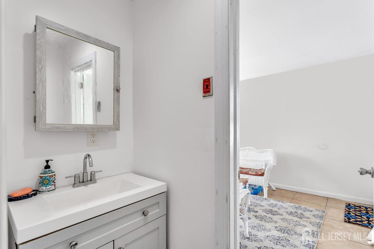 109 S Harrison, Iselin, NJ, 08830