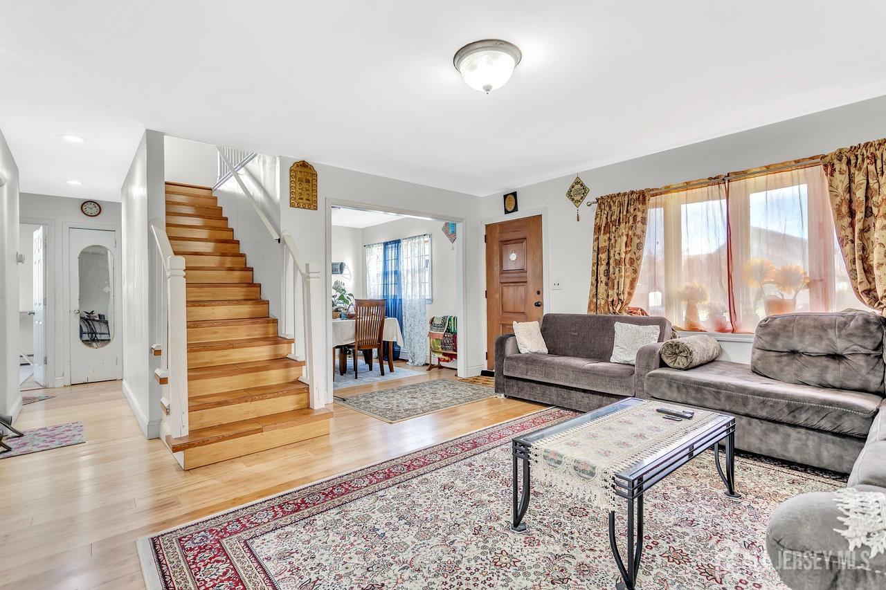 109 S Harrison, Iselin, NJ, 08830