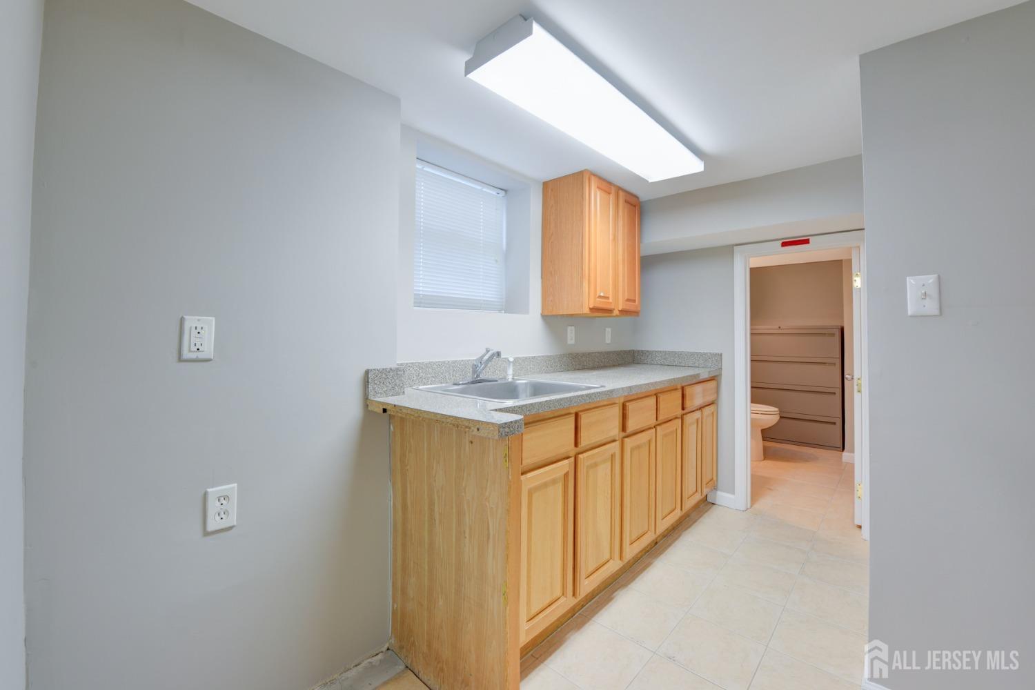 1462 roosevelt, Carteret, NJ, 07008