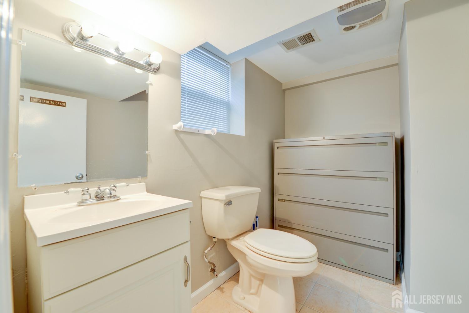 1462 roosevelt, Carteret, NJ, 07008