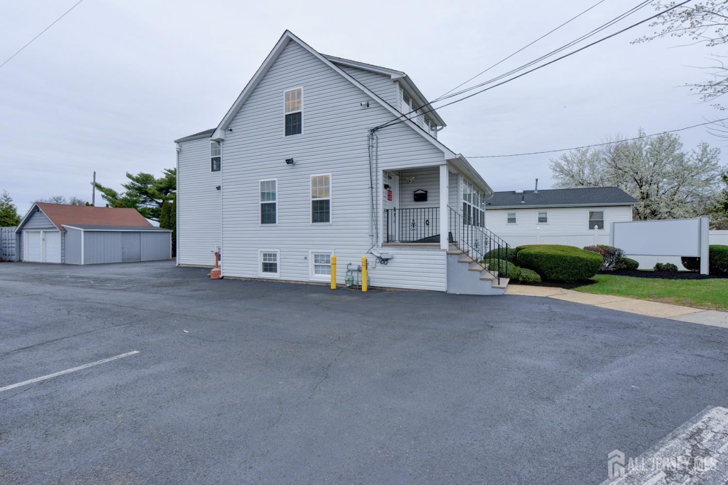 1462 roosevelt, Carteret, NJ, 07008