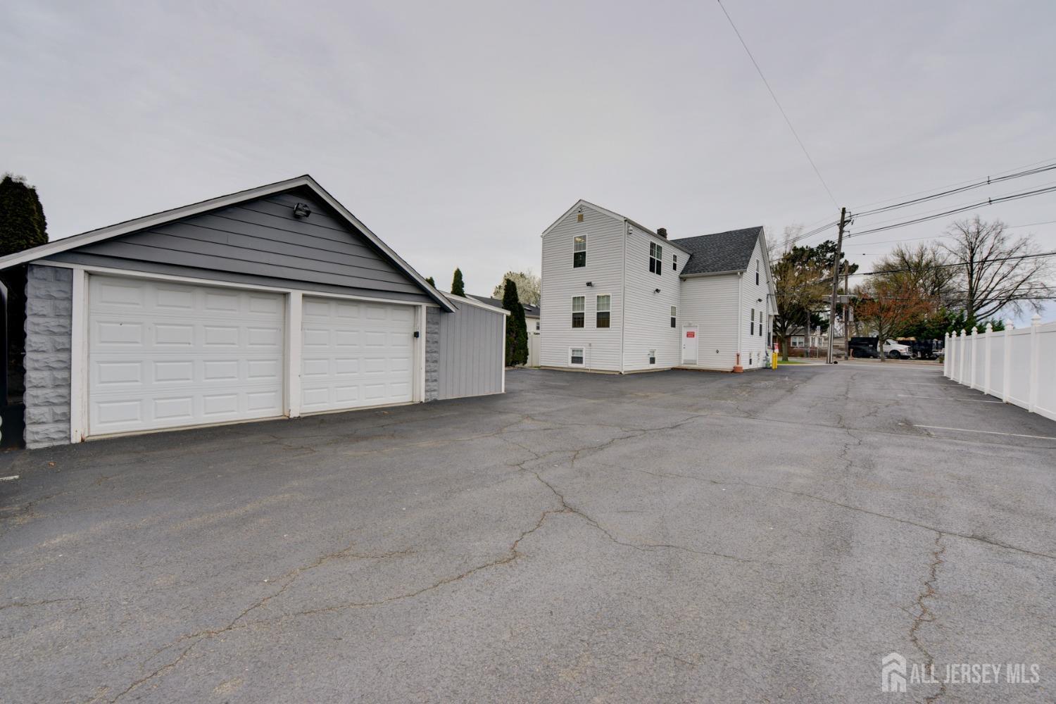 1462 roosevelt, Carteret, NJ, 07008