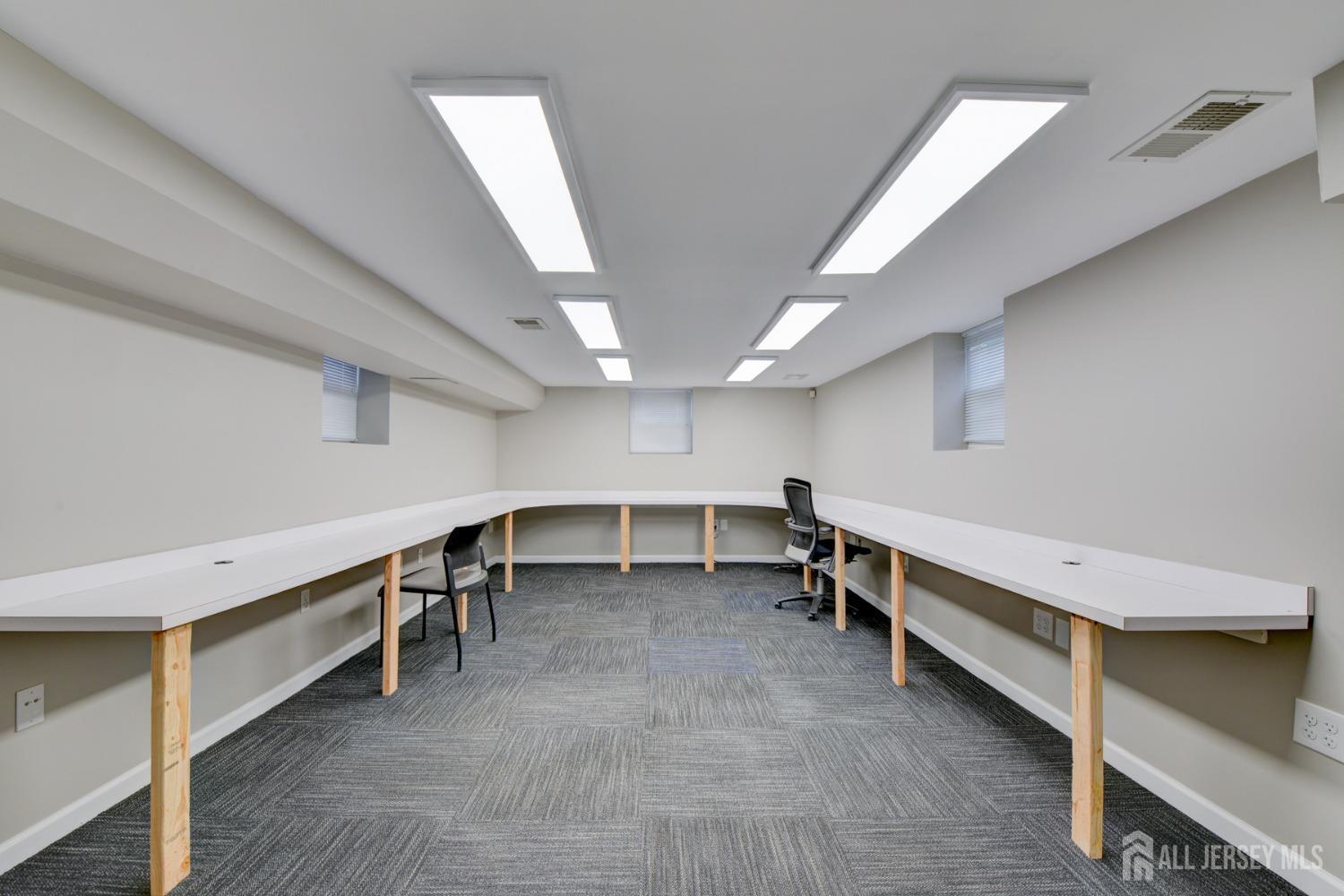 1462 roosevelt, Carteret, NJ, 07008