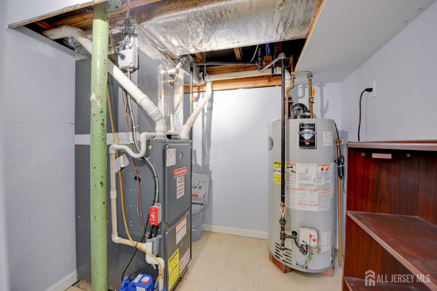 1462 roosevelt, Carteret, NJ, 07008