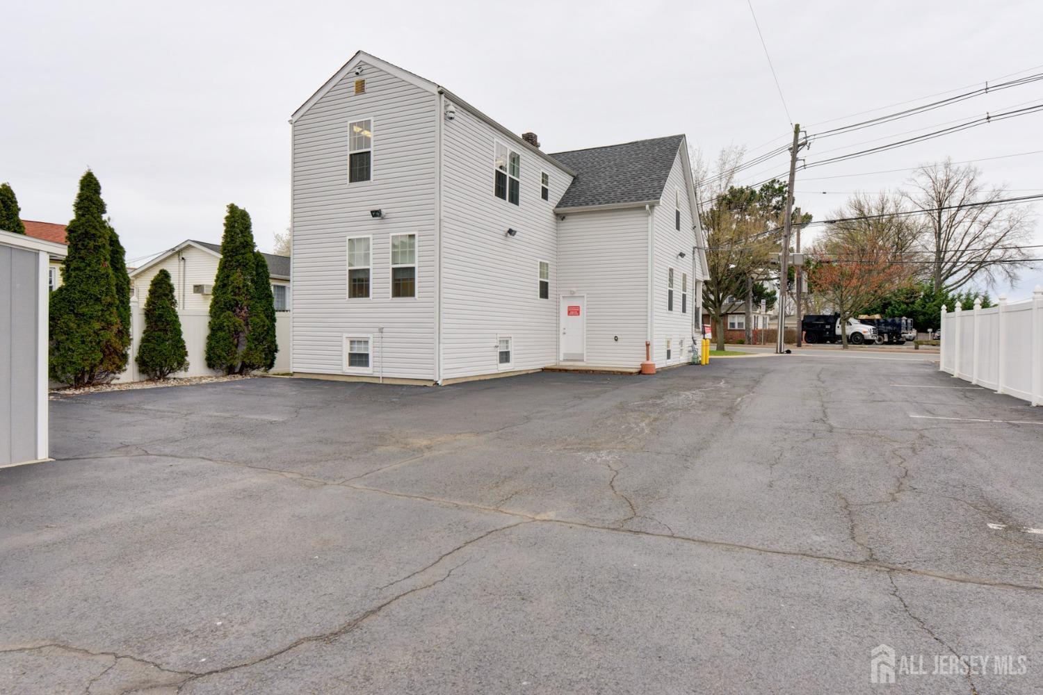 1462 roosevelt, Carteret, NJ, 07008