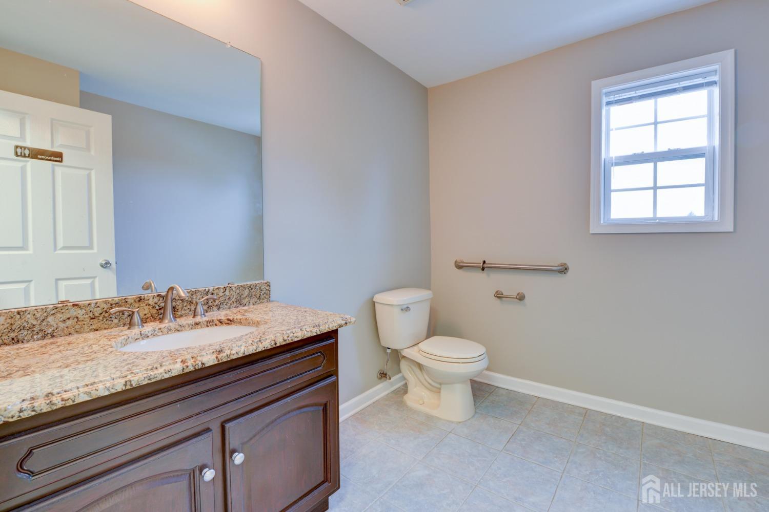 1462 roosevelt, Carteret, NJ, 07008