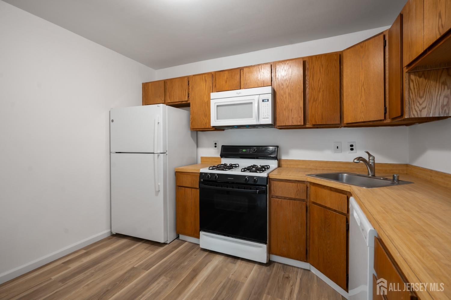 172 Applegate Lane, East Brunswick NJ 08816 - View 2