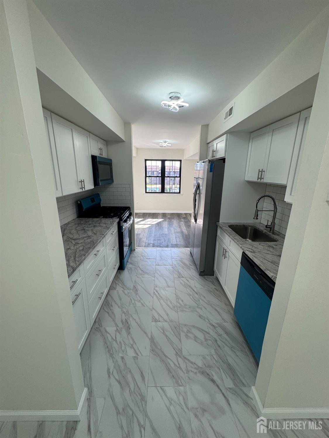 89 Golden Square, Woodbridge Proper NJ 07095 - View 2