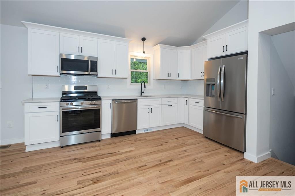 3 Tracy Drive, Fords NJ 08863 - View 5