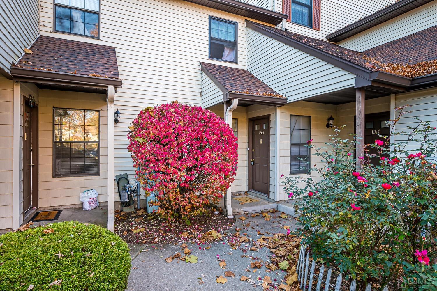 1209 Woodbridge Commons Way, Iselin NJ 08830 - View 2