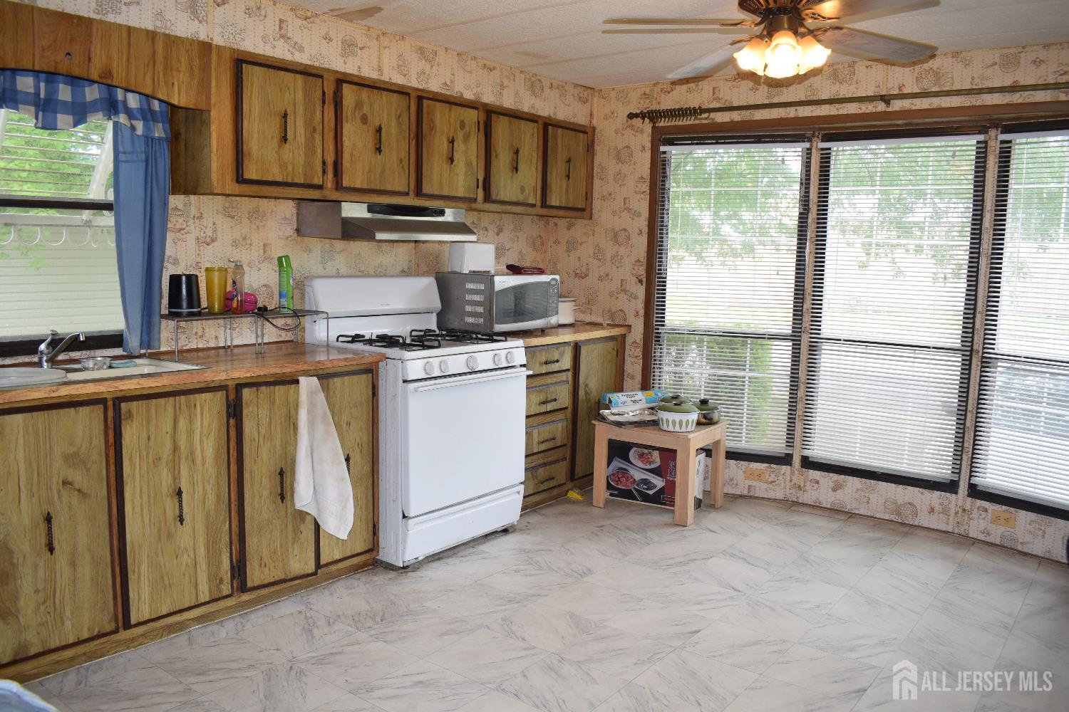 1 Deer Brook Boulevard, North Brunswick NJ 08902 - View 5