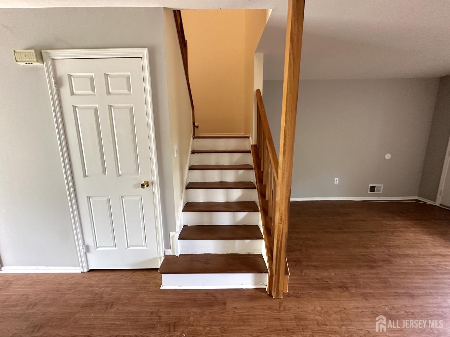 17 Canterbury Circle, Franklin NJ 08873 - View 4