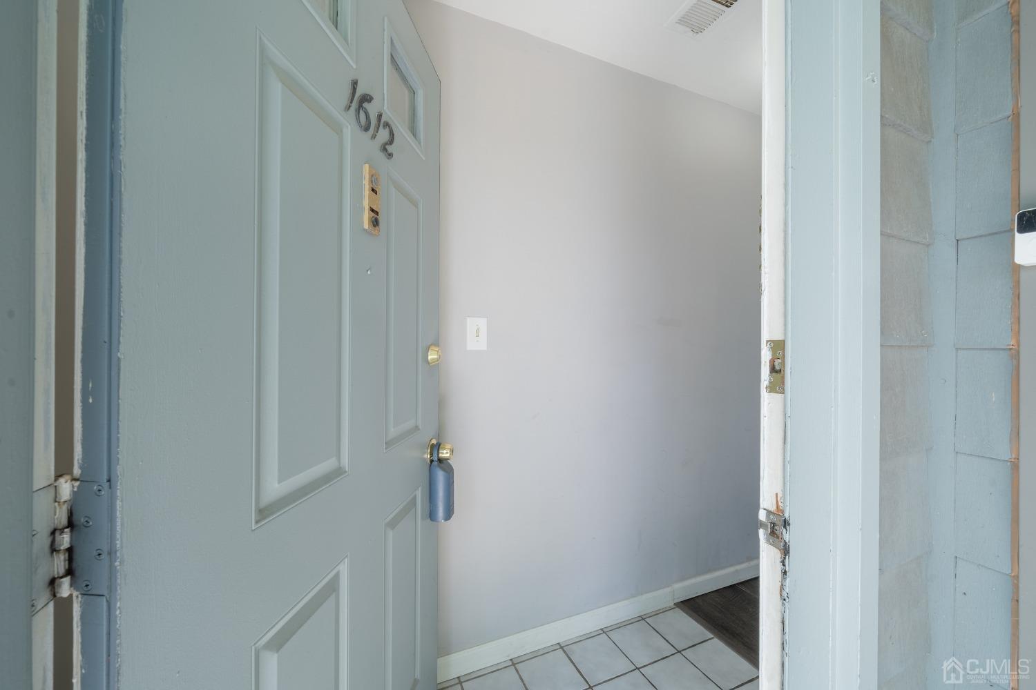1612 Woodbridge Commons Way, Iselin NJ 08830 - View 2