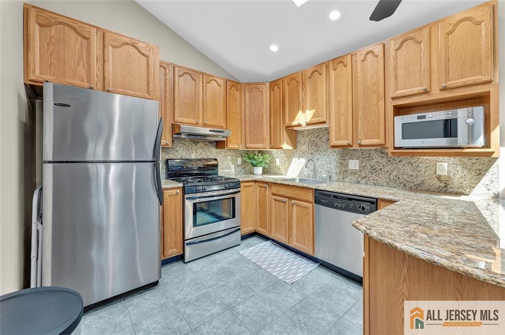 71 Russell Street, Woodbridge Proper NJ 07095 - View 5