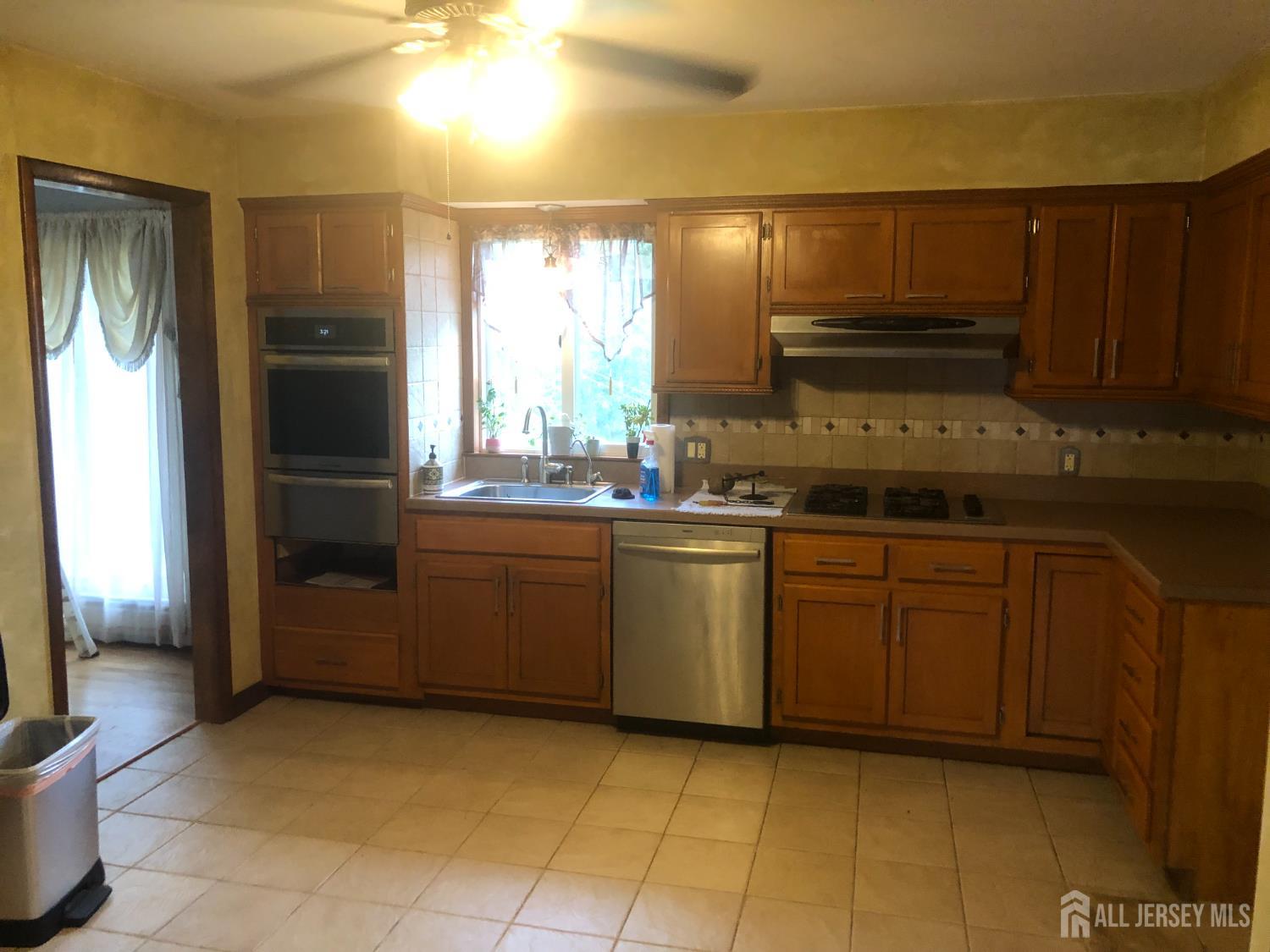 41 Bartha Avenue, Edison NJ 08817 - View 4