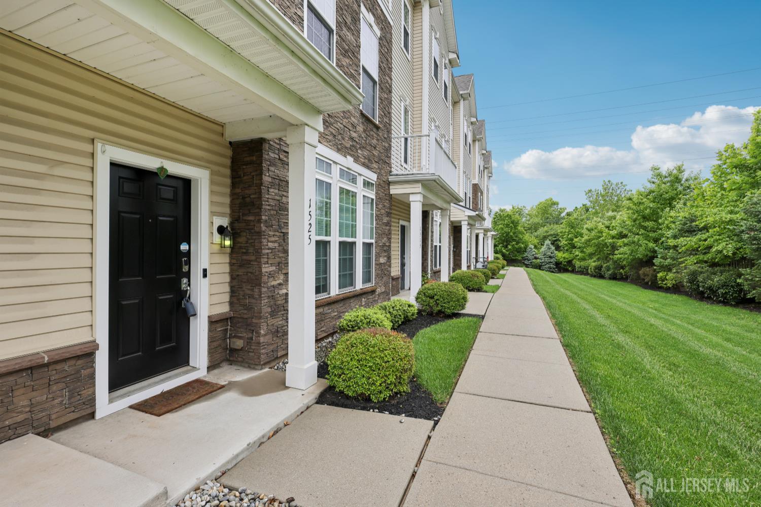 1525 Hudson Circle, Highland Park NJ 08904 - View 3