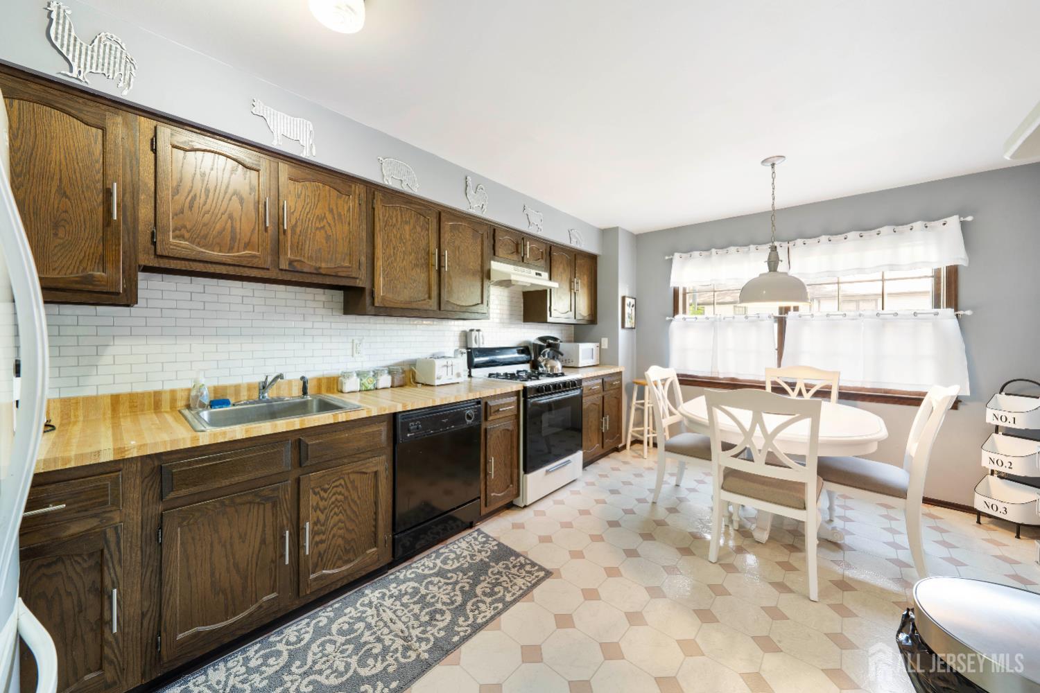 77 Highview Drive, Woodbridge Proper NJ 07095 - View 5