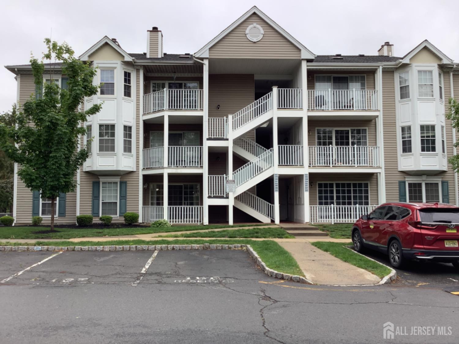 336 wimbeldon Court, North Brunswick NJ 08902 - View 2