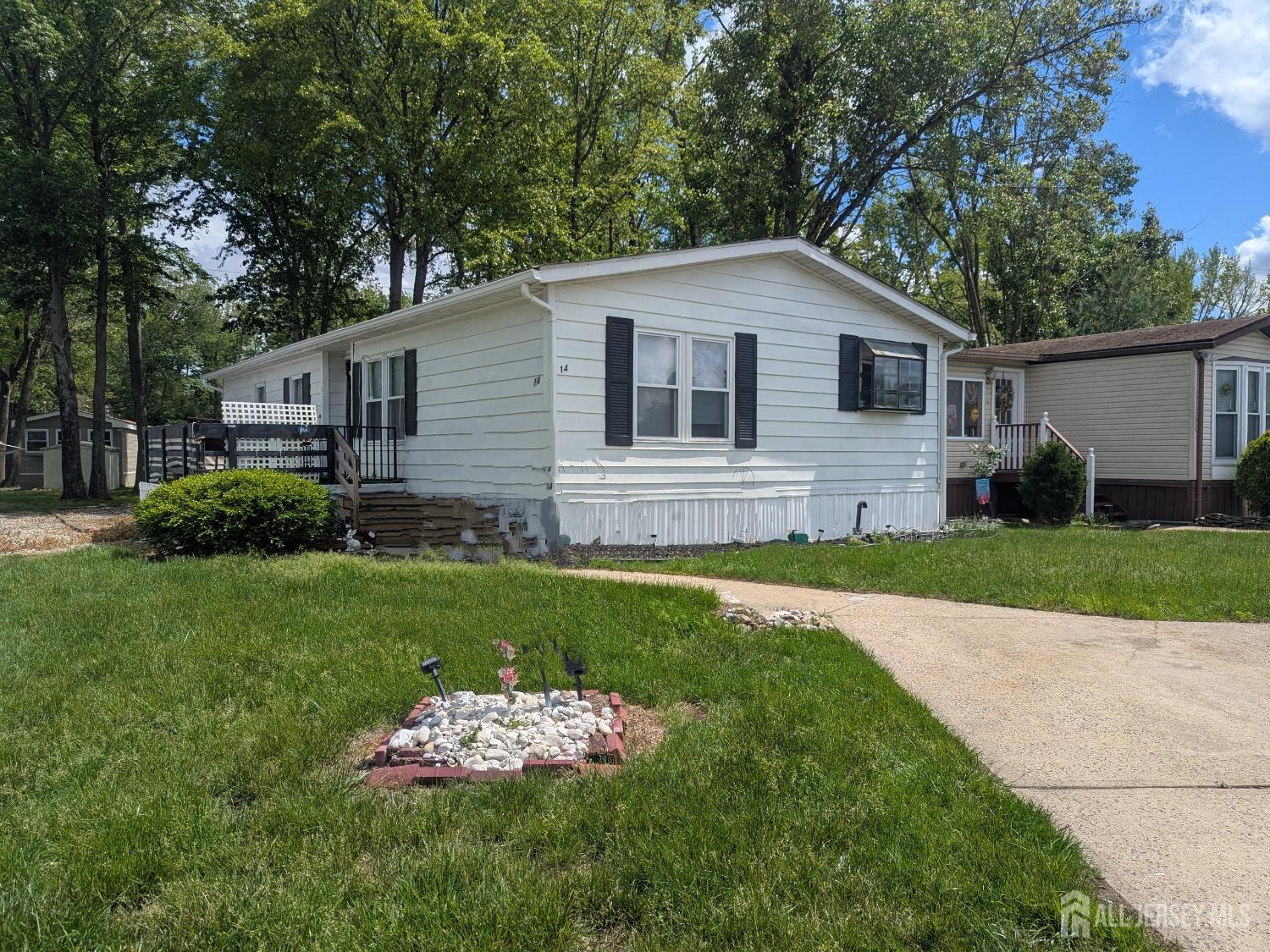 14 Steinbeck Road, North Brunswick NJ 08902 - View 2