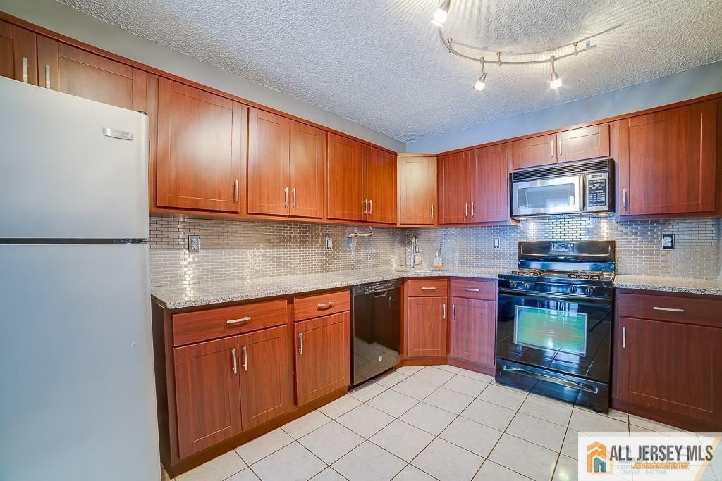 115 Albury Way, North Brunswick NJ 08902 - View 5