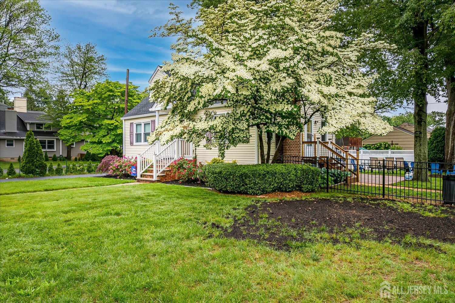 61 Thomas Street, Metuchen NJ 08840 - View 3