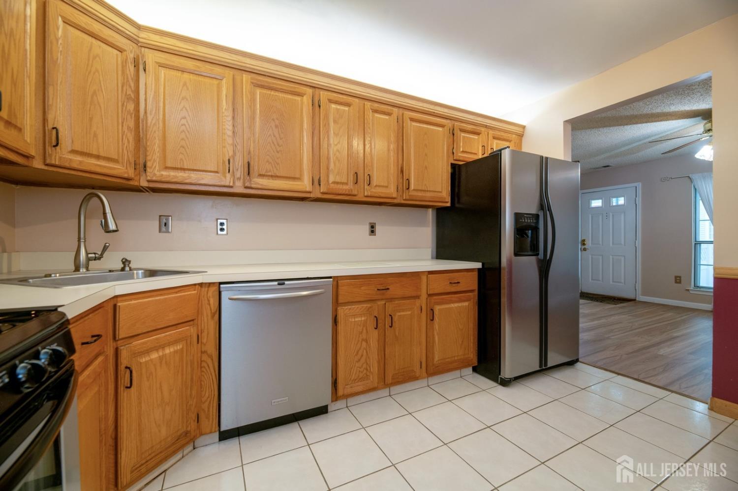 125 Albury Way, North Brunswick NJ 08902 - View 5
