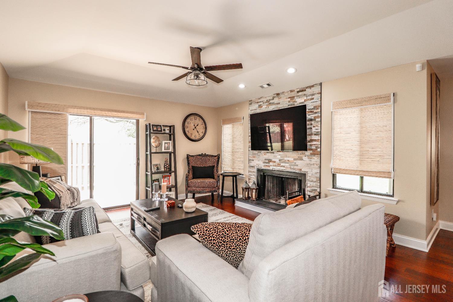 22 Carriage Place, Edison NJ 08820 - View 5