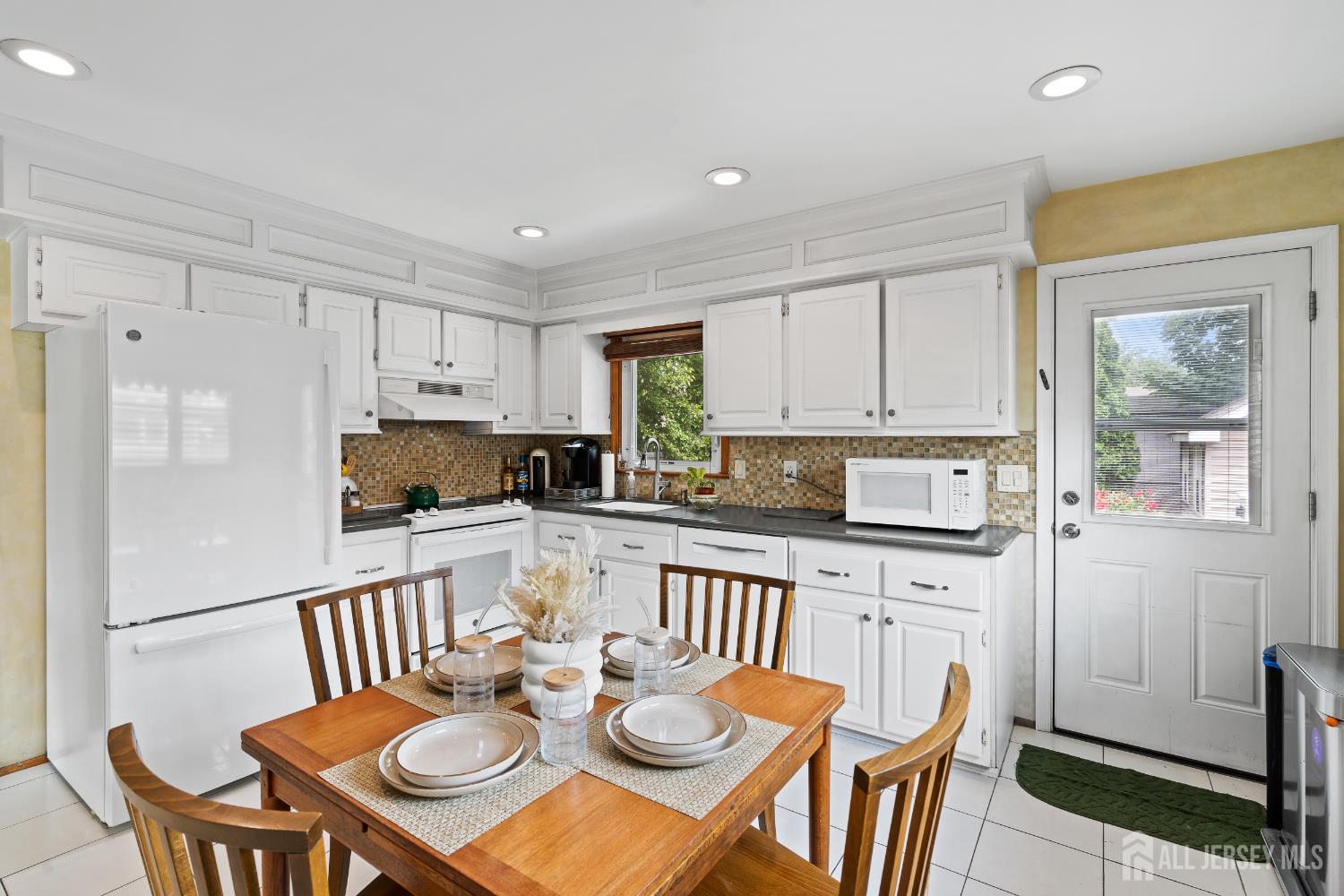 25 Suydam Avenue, Edison NJ 08817 - View 5