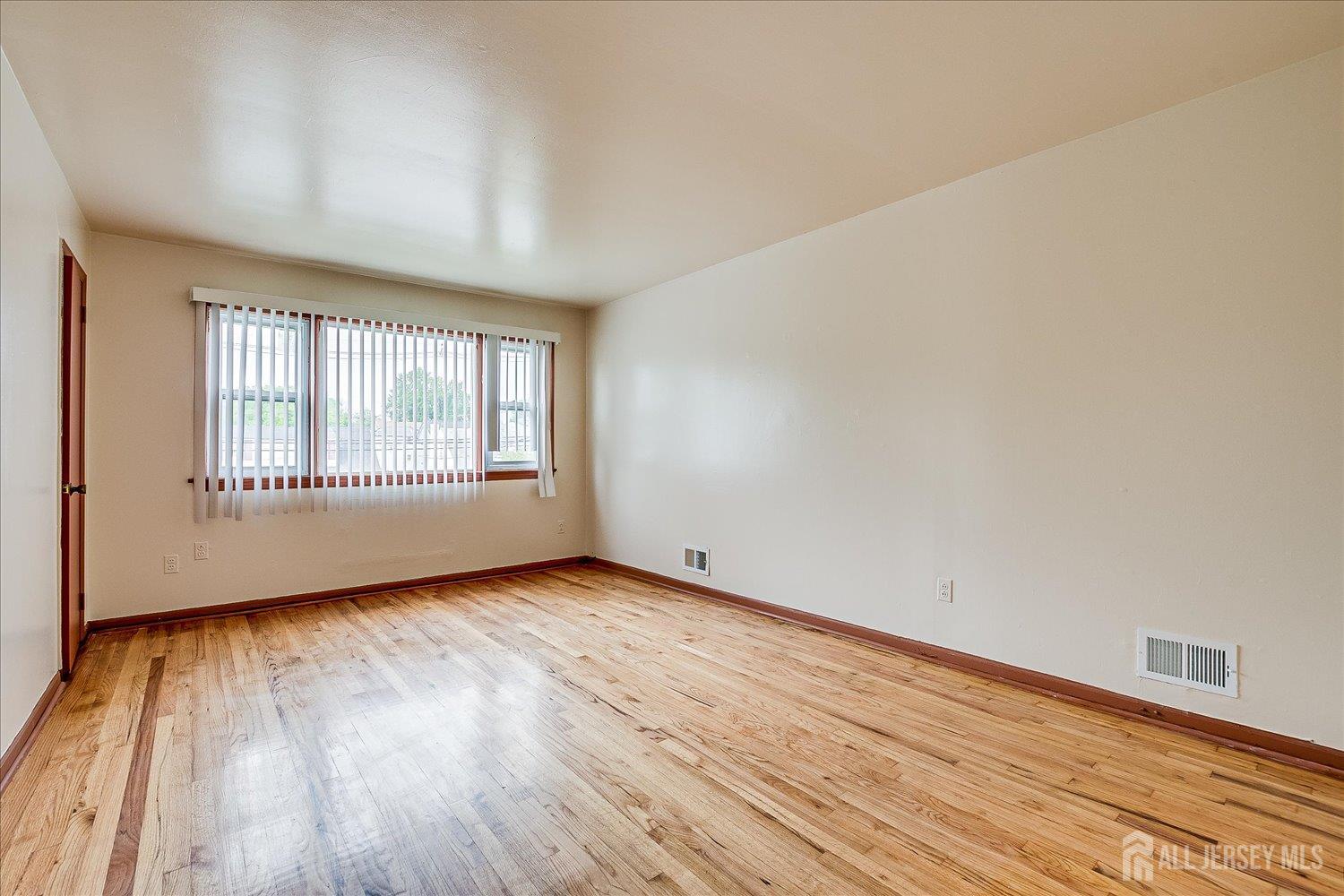 504 Chandler Avenue, Linden NJ 07036 - View 2