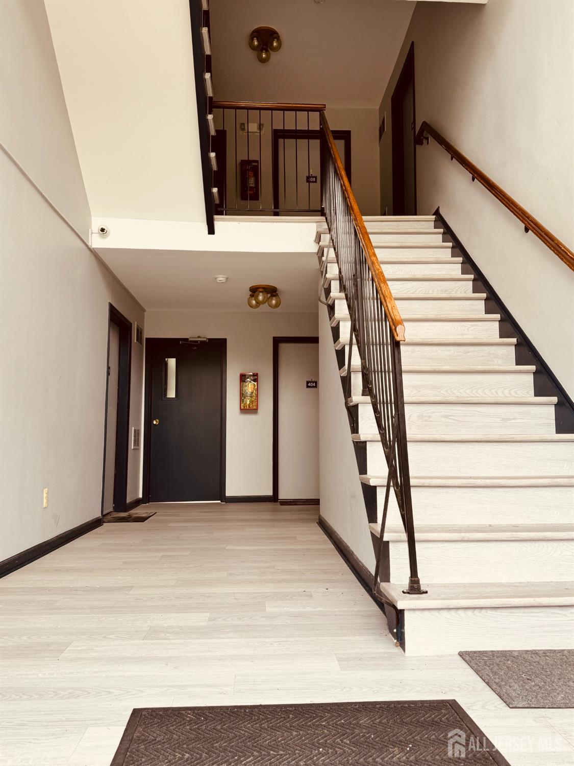 404 Newport Court, Fords NJ 08863 - View 4
