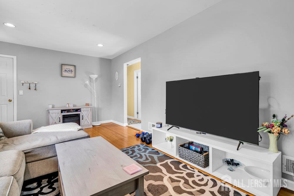 11 Edna Place, Piscataway NJ 08854 - View 3