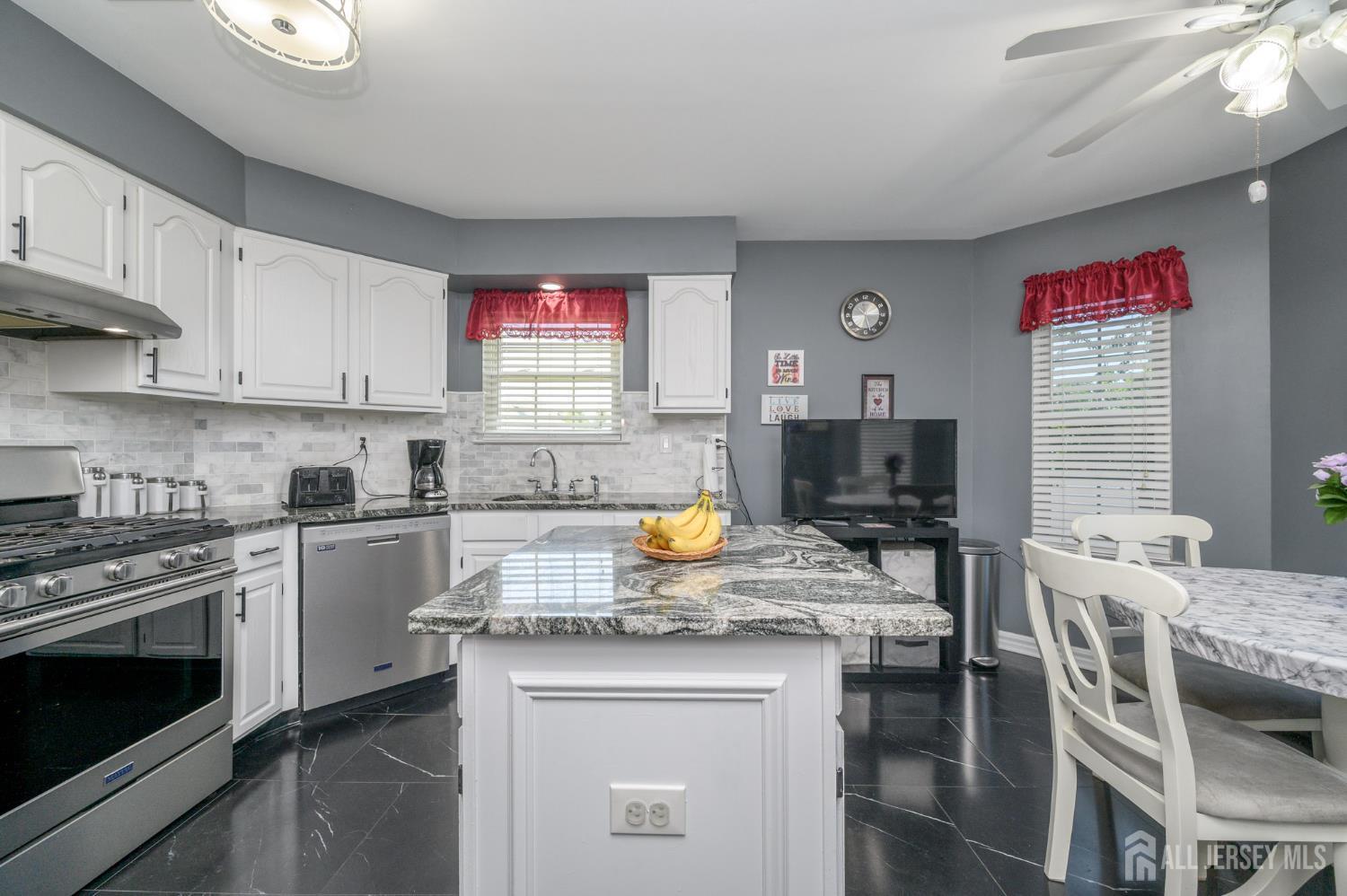 11 Sandhurst Court, Toms River NJ 08757 - View 5
