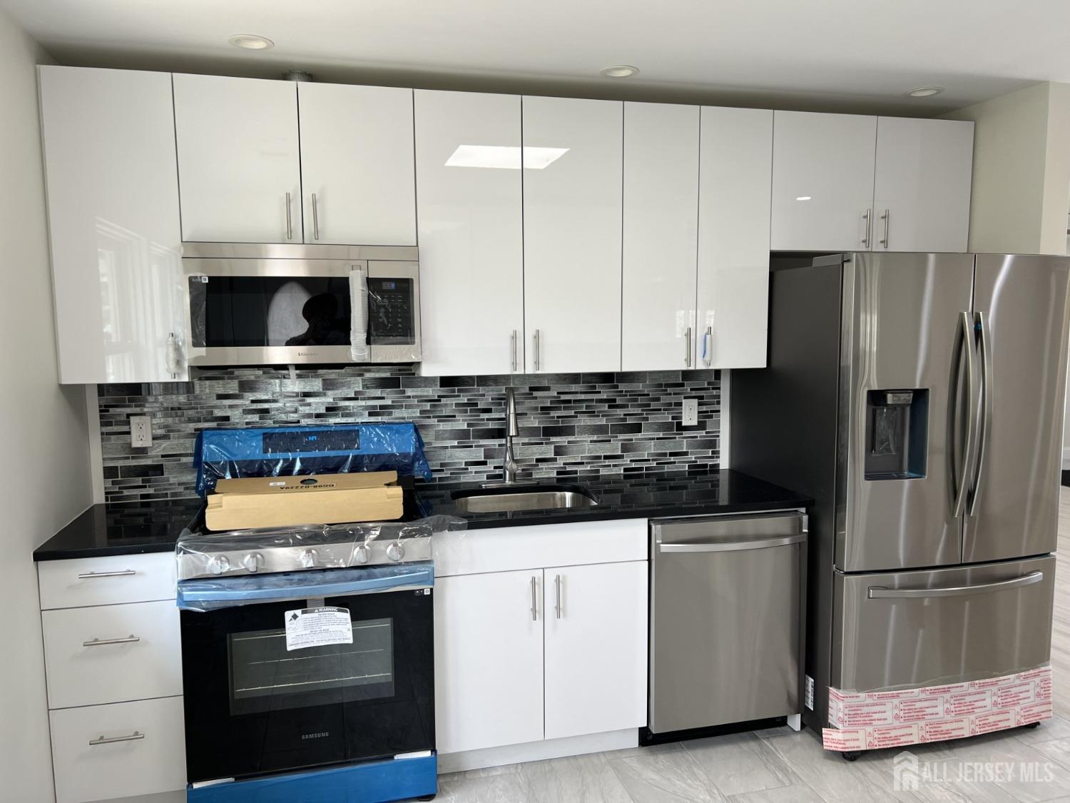 197 Carteret Avenue, Carteret NJ 07008 - View 2