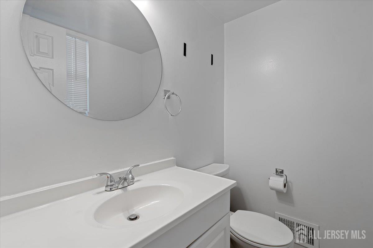 450 Saint Giles Court, Franklin Twsp NJ 08873 - View 5