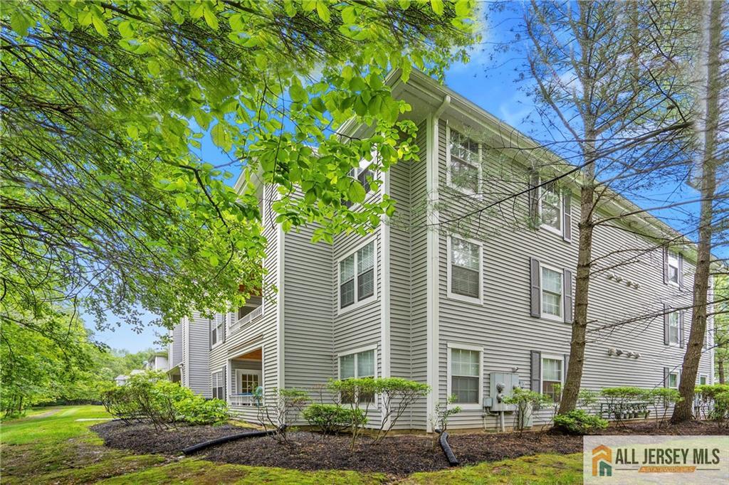 102 Raintree Court, Helmetta NJ 08828 - View 4