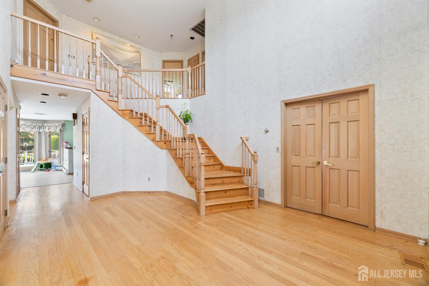 6 Allison Court, Edison NJ 08820 - View 4