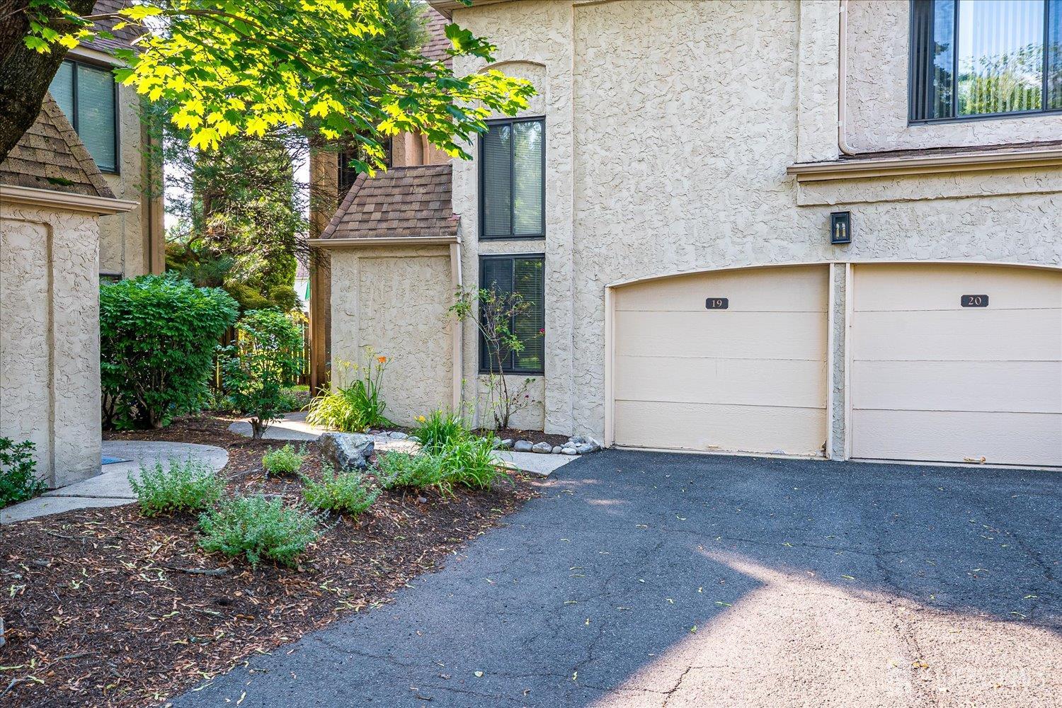19 Carriage Place, Edison NJ 08820 - View 2