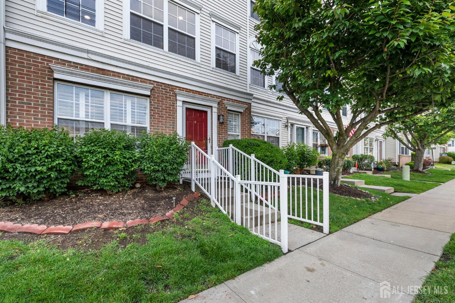 28 Giera Court, Sayreville NJ 08859 - View 2
