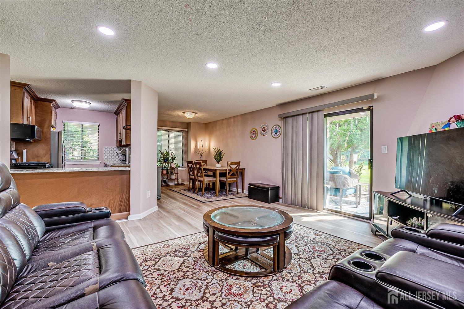 19 Carriage Place, Edison NJ 08820 - View 5