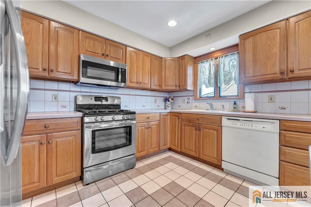 323 Green Street, Woodbridge Proper NJ 07095 - View 4
