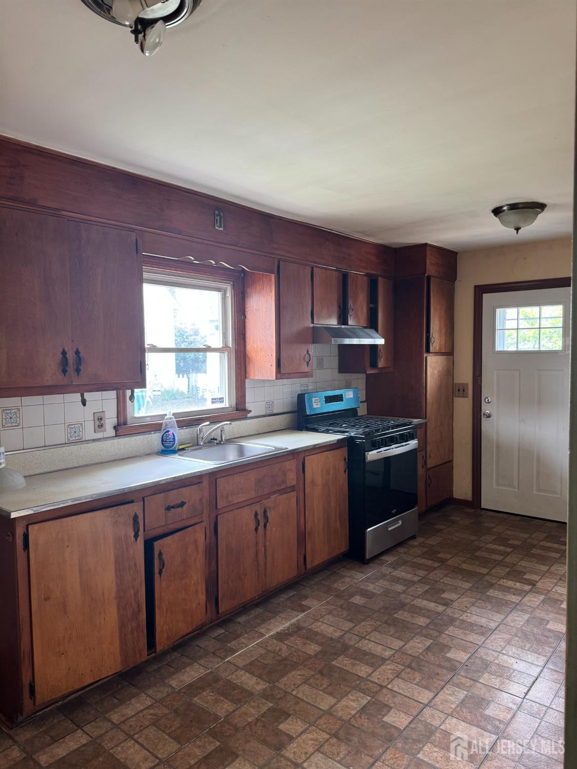 450 Brace Avenue, Perth Amboy NJ 08861 - View 5